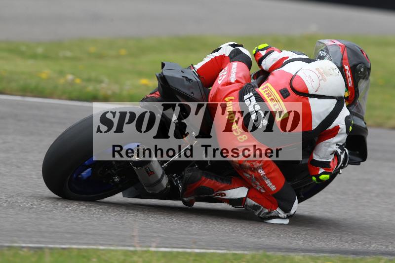 Archiv-2022/13 25.04.2022 Plüss Moto Sport ADR/Freies Fahren/backside